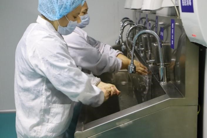 全面时代口罩生产车间-消毒