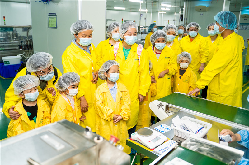 6 参观 (2).jpg 6 参观 (2).jpg